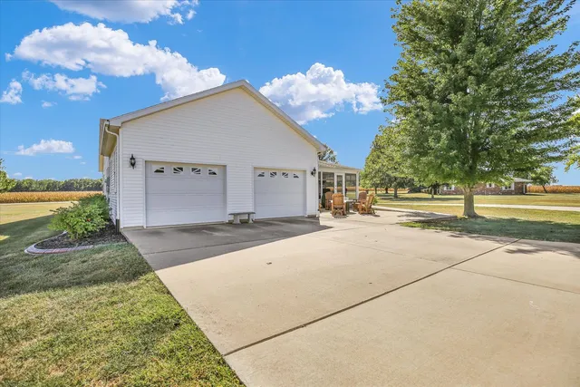 $250,900 | 2510 E Us Highway, Newman, IL 61942