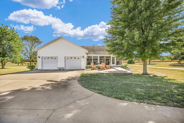 $250,900 | 2510 E Us Highway, Newman, IL 61942