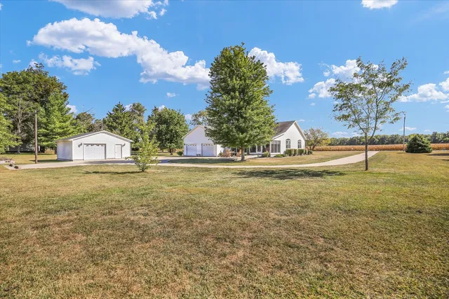 $250,900 | 2510 E Us Highway, Newman, IL 61942