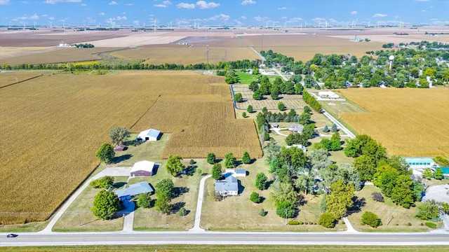 $250,900 | 2510 E Us Highway, Newman, IL 61942