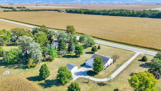 $250,900 | 2510 E Us Highway, Newman, IL 61942