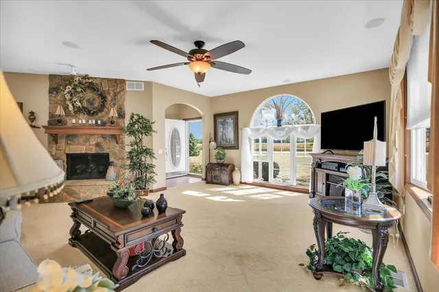 $250,900 | 2510 E Us Highway, Newman, IL 61942