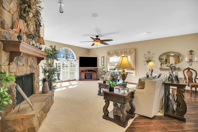 $250,900 | 2510 E Us Highway, Newman, IL 61942