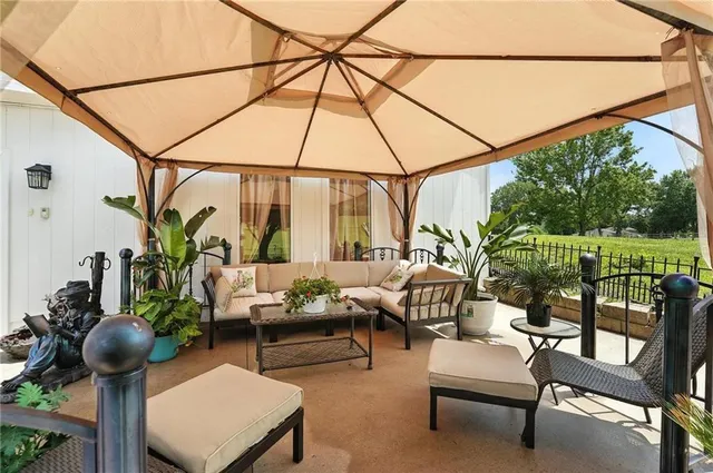 $867,000 | 414 South Borgman Road, Buckner, MO 64016