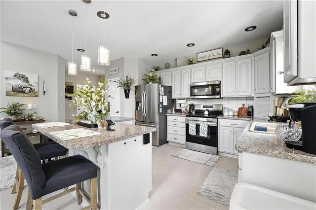 $867,000 | 414 South Borgman Road, Buckner, MO 64016