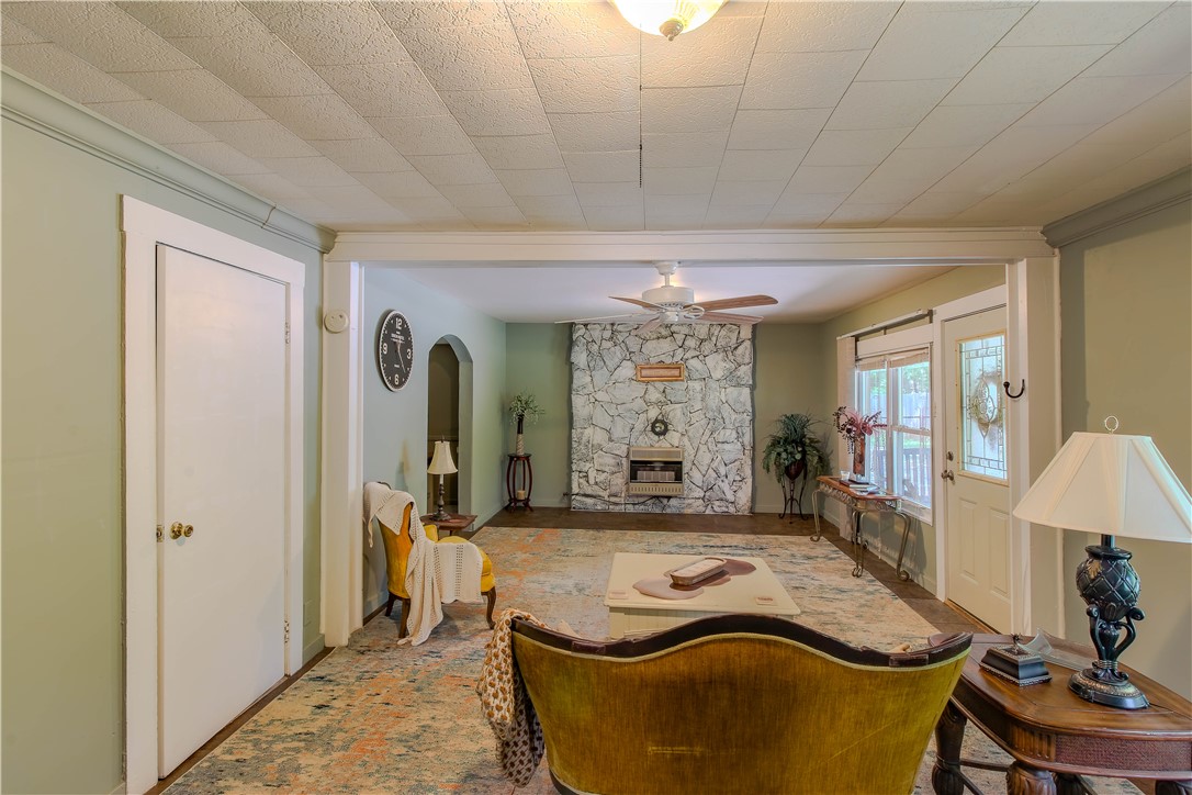 130 South King Street Seneca, SC 29678 - Photo 3 of 20