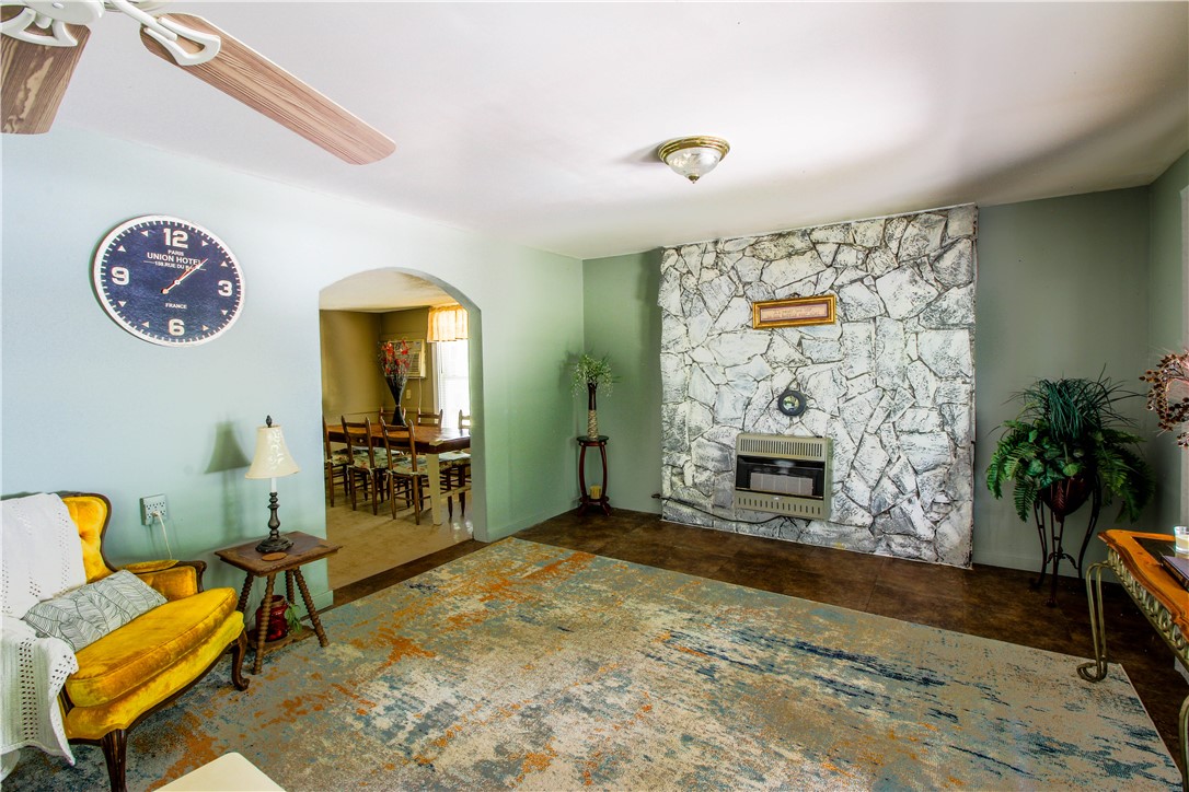 130 South King Street Seneca, SC 29678 - Photo 4 of 20