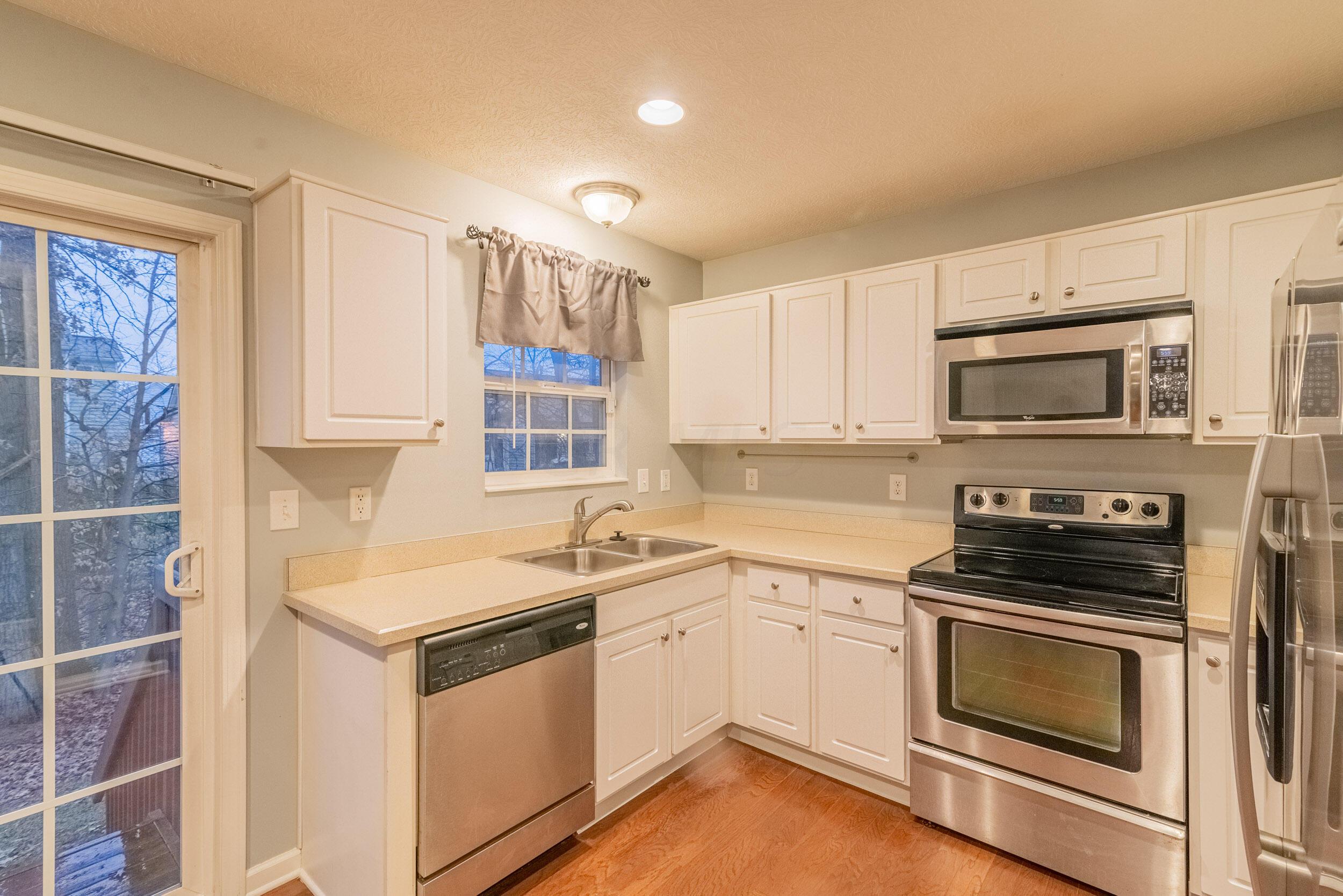 6196 Joes Hopper Road, Unit 75619 Columbus, OH 43230 - Photo 7 of 23 Kitchen