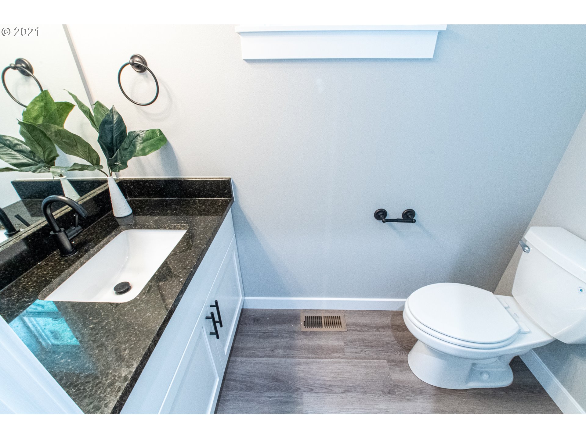 445 South 7th Street Independence, OR 97351 - Photo 5 of 24 Gallery Image 5