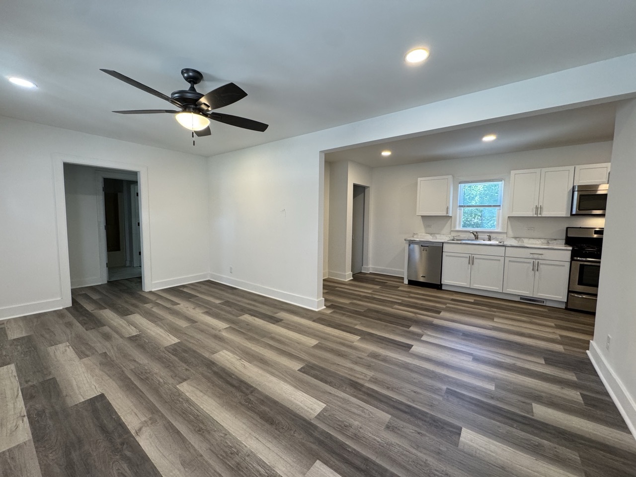 511 Montgomery Road Montgomery, IL 60538 - Photo 3 of 16