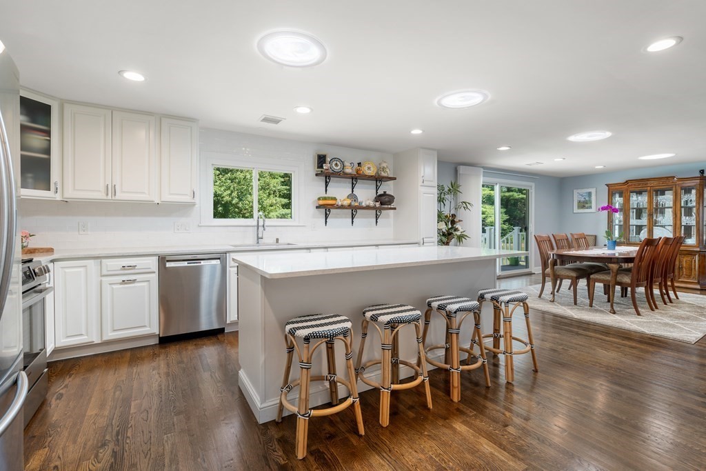 4 Suncrest Road Andover, MA 01810 - Photo 2 of 37