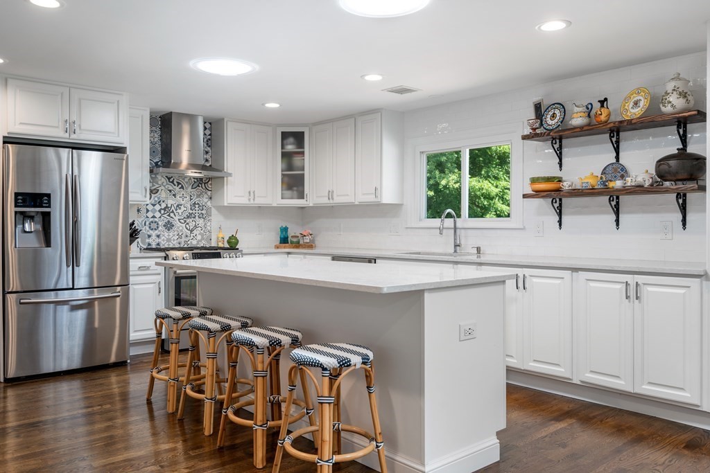 4 Suncrest Road Andover, MA 01810 - Photo 3 of 37