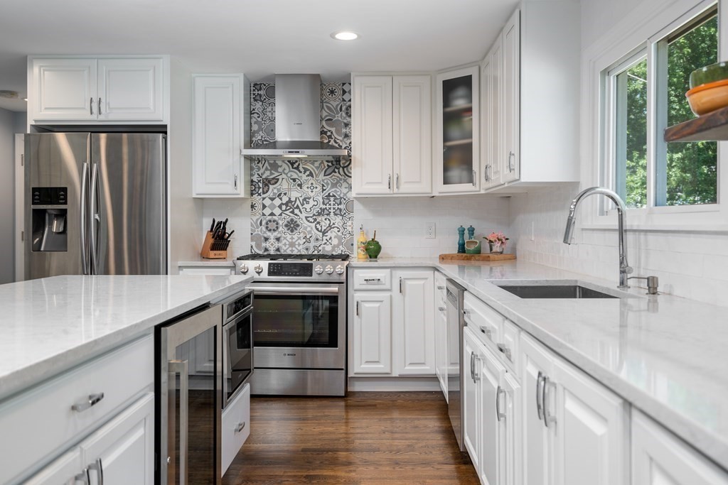 4 Suncrest Road Andover, MA 01810 - Photo 6 of 37