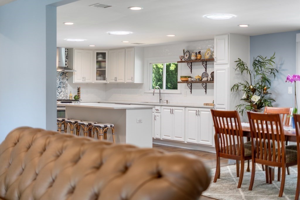 4 Suncrest Road Andover, MA 01810 - Photo 9 of 37