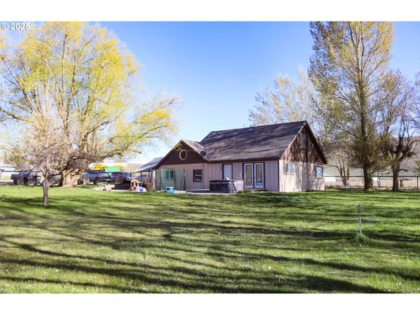 $1,100,000 | 43151 Eagle Lane, Burns, OR 97720