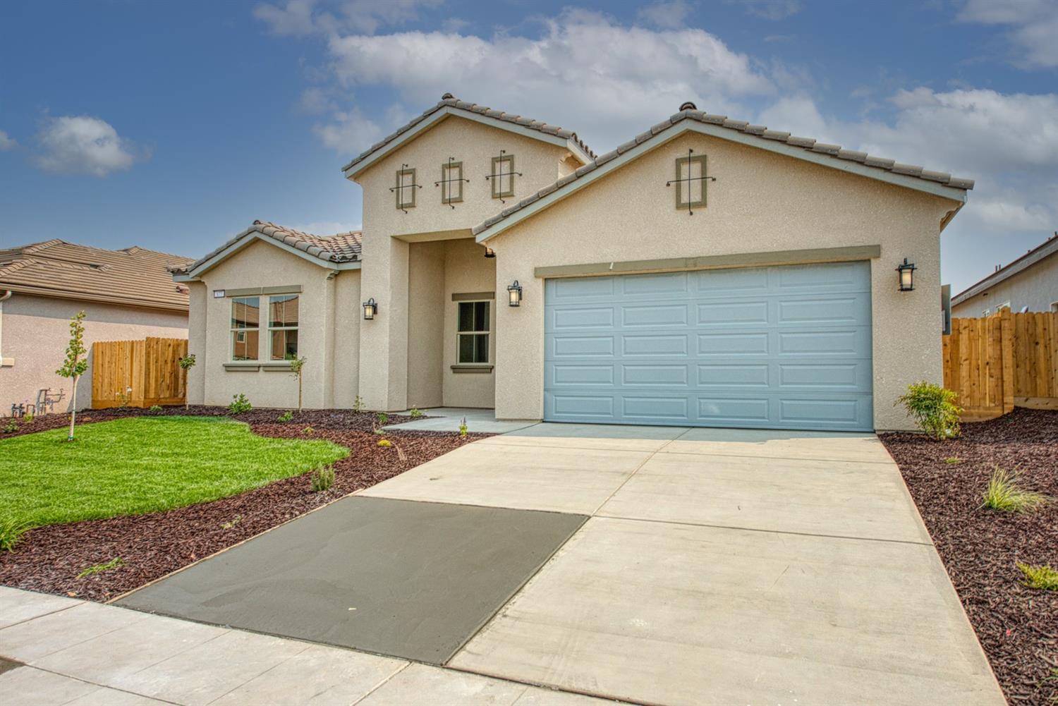 702 Alpine Way Madera, CA 93636 - Photo 2 of 35 Gallery Image 2