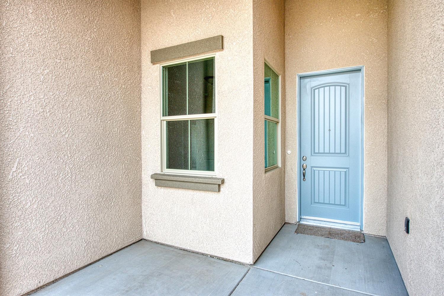 702 Alpine Way Madera, CA 93636 - Photo 5 of 35 Gallery Image 5