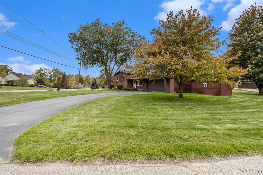 2438 Grove Park Road Fenton, MI 48430 - Photo 6 of 46