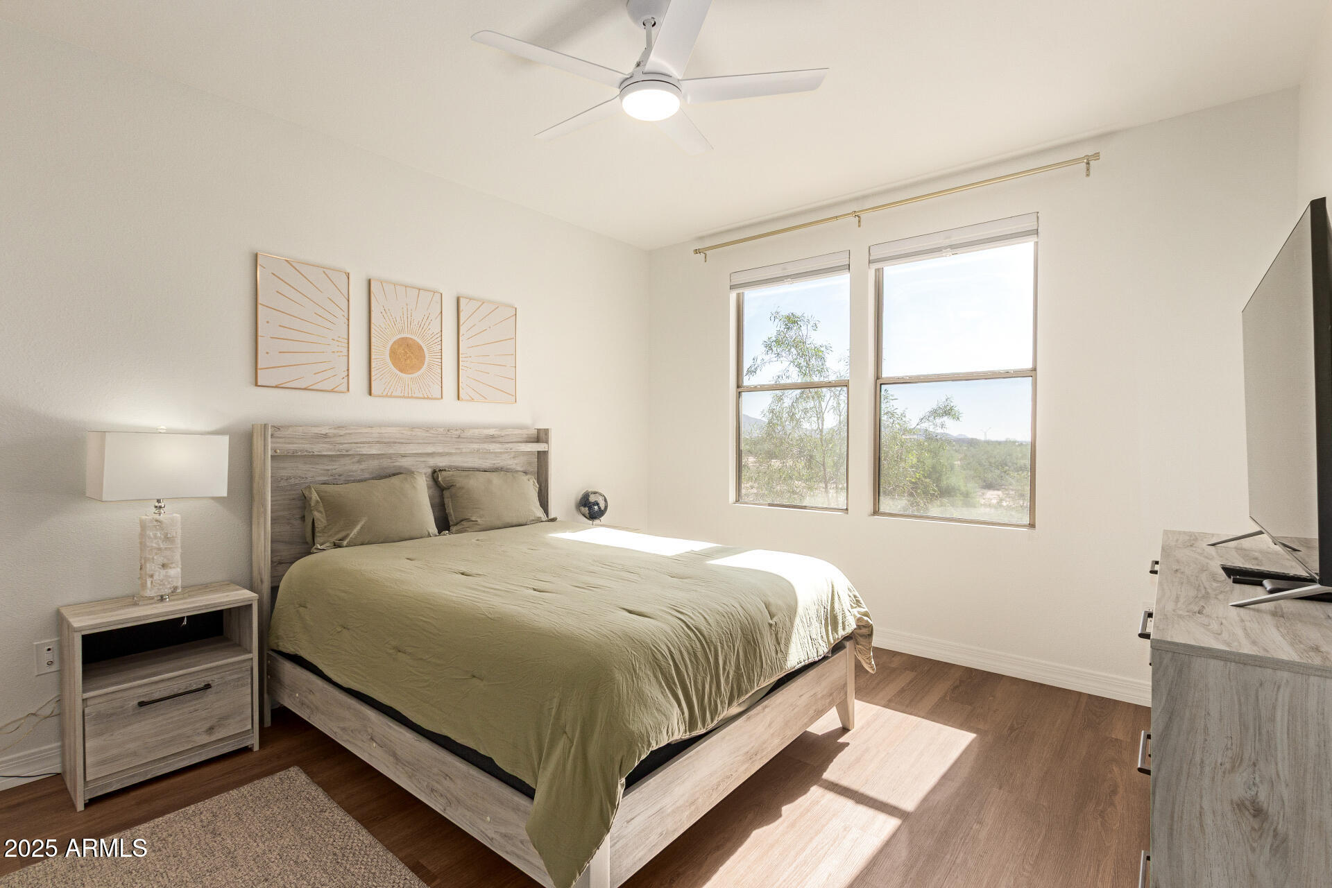 20100 North 78th Place, Unit 2083 Scottsdale, AZ 85255 - Photo 10 of 40 a bedroom with a bed and window