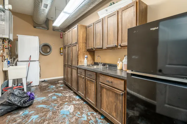 $650,000 | 109 West Poplar Street, Harrisburg, IL 62946
