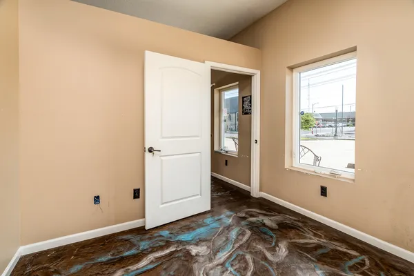 $650,000 | 109 West Poplar Street, Harrisburg, IL 62946