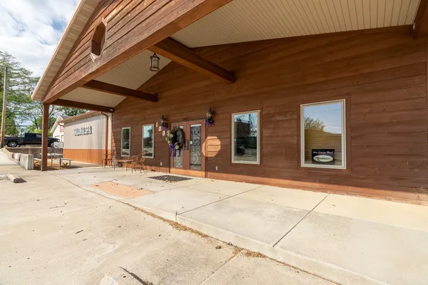 $650,000 | 109 West Poplar Street, Harrisburg, IL 62946