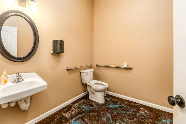 $650,000 | 109 West Poplar Street, Harrisburg, IL 62946