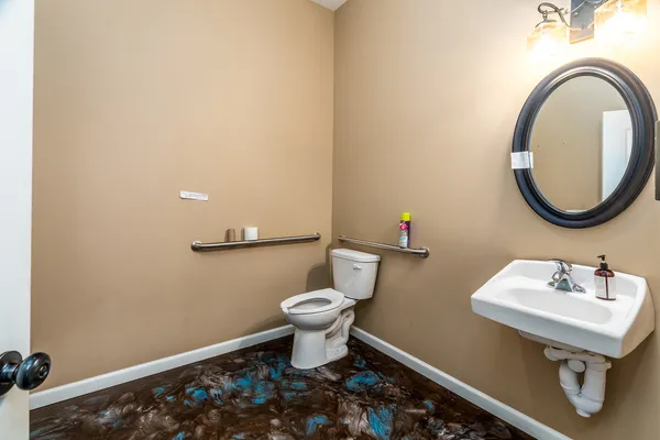 $650,000 | 109 West Poplar Street, Harrisburg, IL 62946