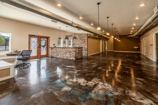 $650,000 | 109 West Poplar Street, Harrisburg, IL 62946