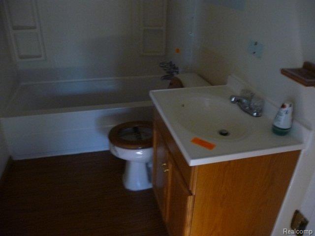 37264 Bendix Street Wayne, MI 48184 - Photo 4 of 8 bathroom