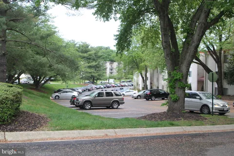 $2,050 | 14414 Parkvale Road, Unit 2, Rockville, MD 20853