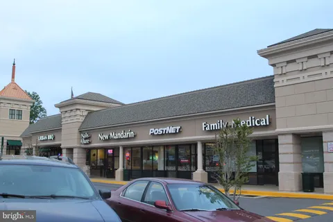 $2,050 | 14414 Parkvale Road, Unit 2, Rockville, MD 20853