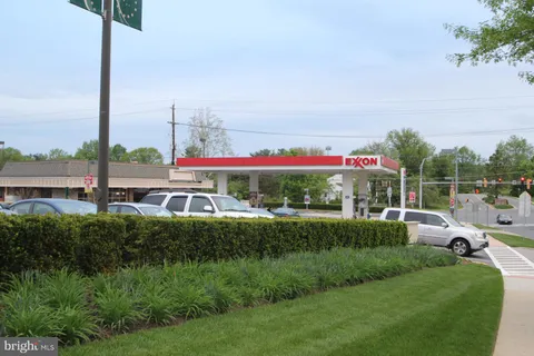 $2,050 | 14414 Parkvale Road, Unit 2, Rockville, MD 20853