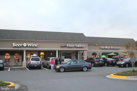 $2,050 | 14414 Parkvale Road, Unit 2, Rockville, MD 20853