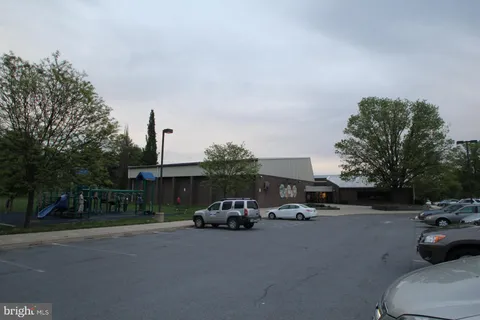 $2,050 | 14414 Parkvale Road, Unit 2, Rockville, MD 20853