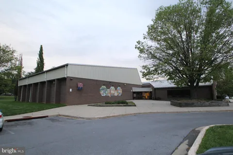 $2,050 | 14414 Parkvale Road, Unit 2, Rockville, MD 20853