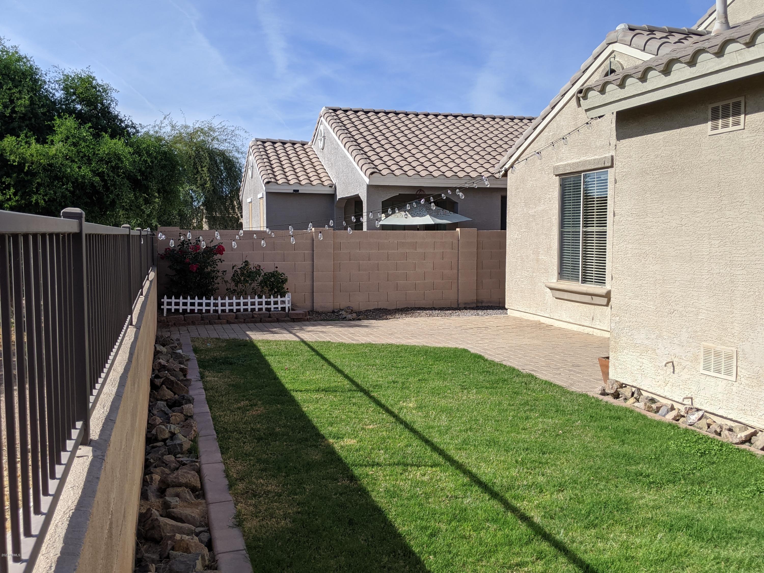 21019 East Avenida Del Valle Queen Creek, AZ 85142 - Photo 42 of 52 a front view of a house with garden