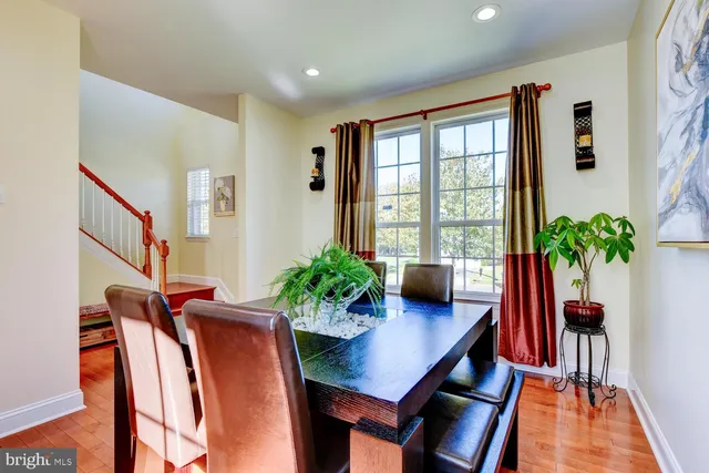 a view of a livingroom with furniture