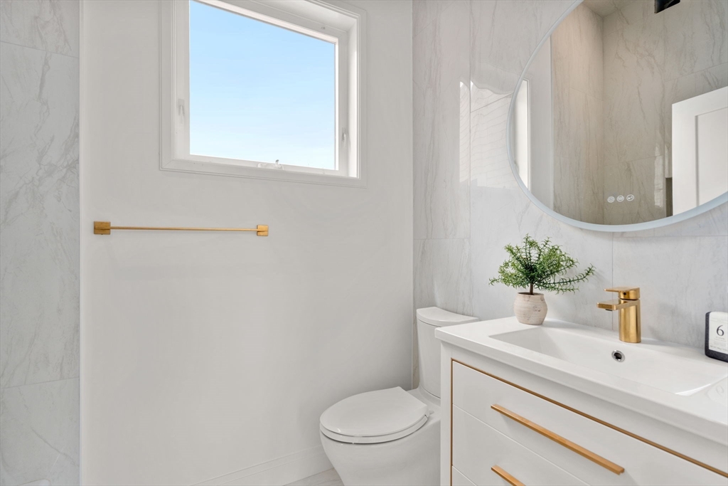 9 Russell Street, Unit PH Boston, MA 02129 - Photo 17 of 23