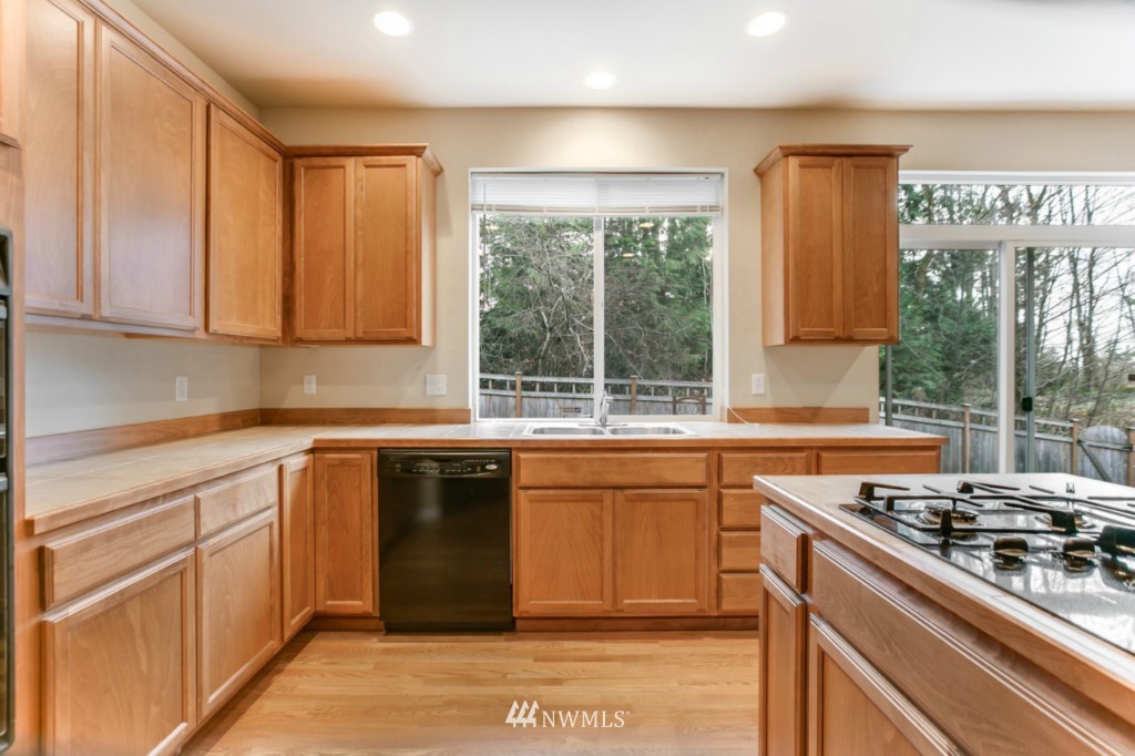16623 Southeast 162nd Street Renton, WA 98058 - Photo 8 of 20 Gallery Image 8
