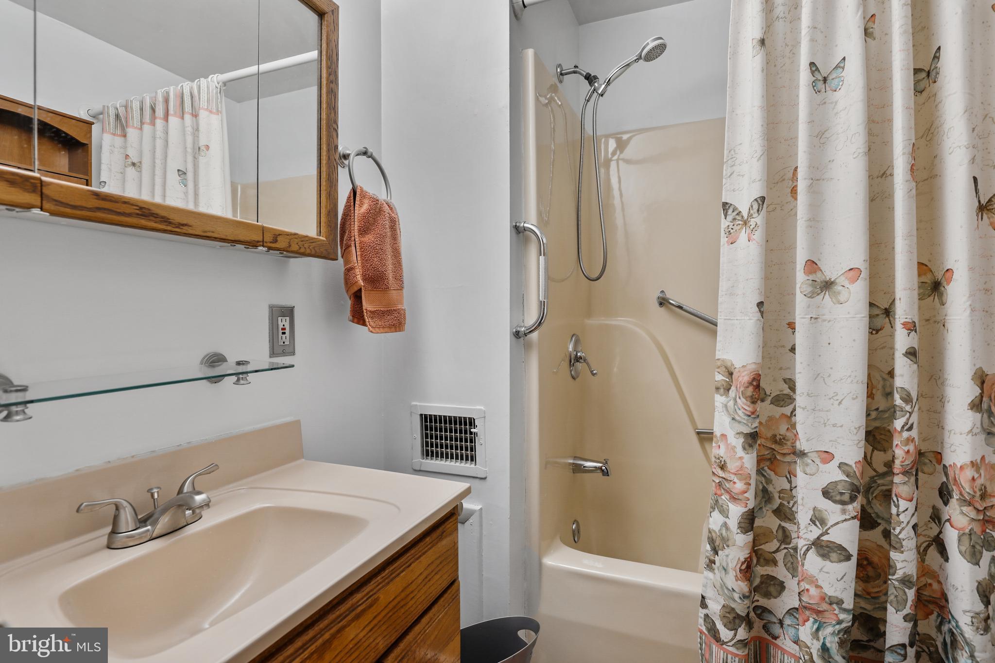 1330 Spring Avenue Rosedale, MD 21237 - Photo 12 of 26 Upper level Full Bathroom.