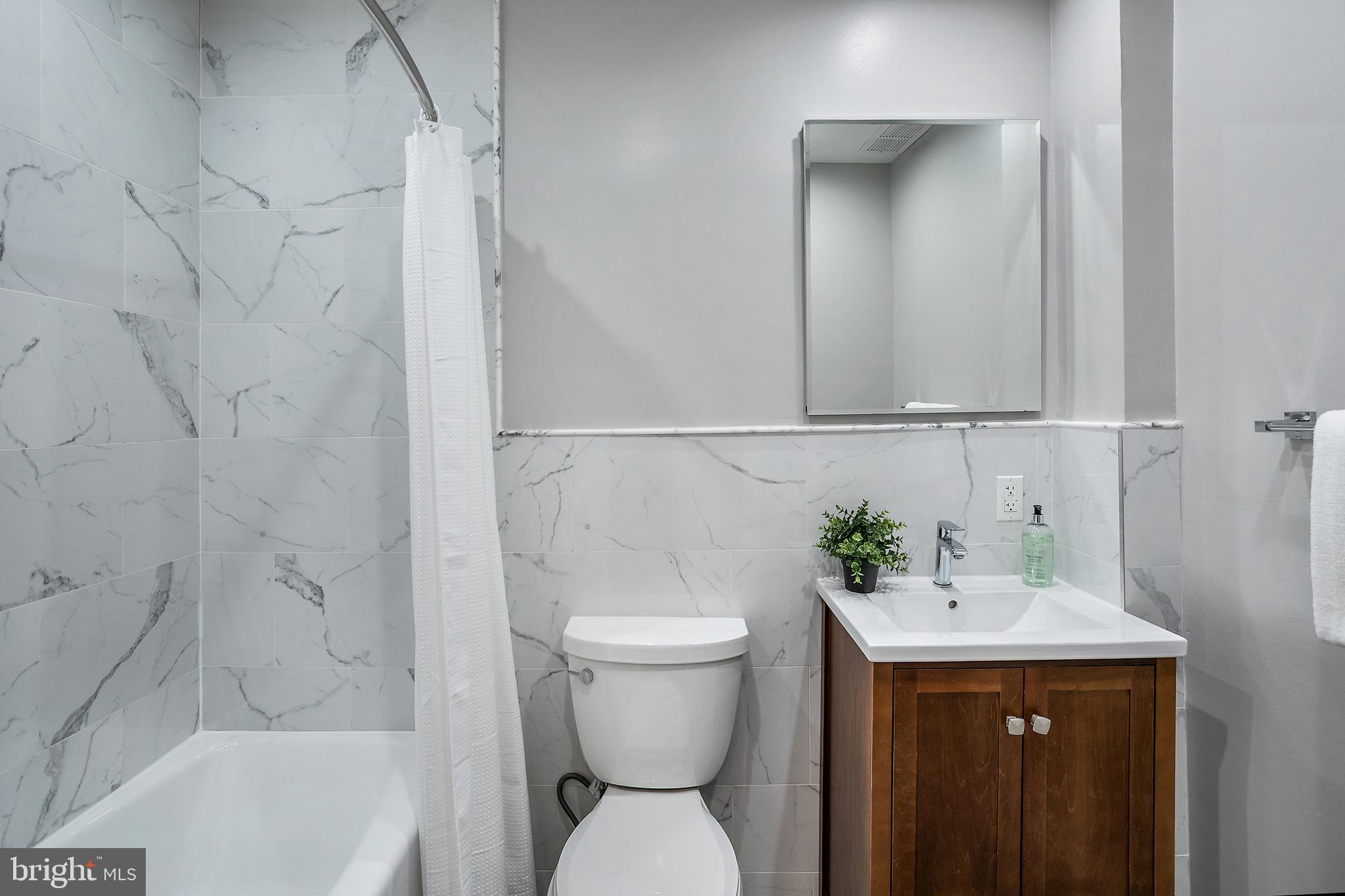 2829 Connecticut Avenue Northwest, Unit 103 Washington, DC 20008 - Photo 17 of 33 Bathroom #2