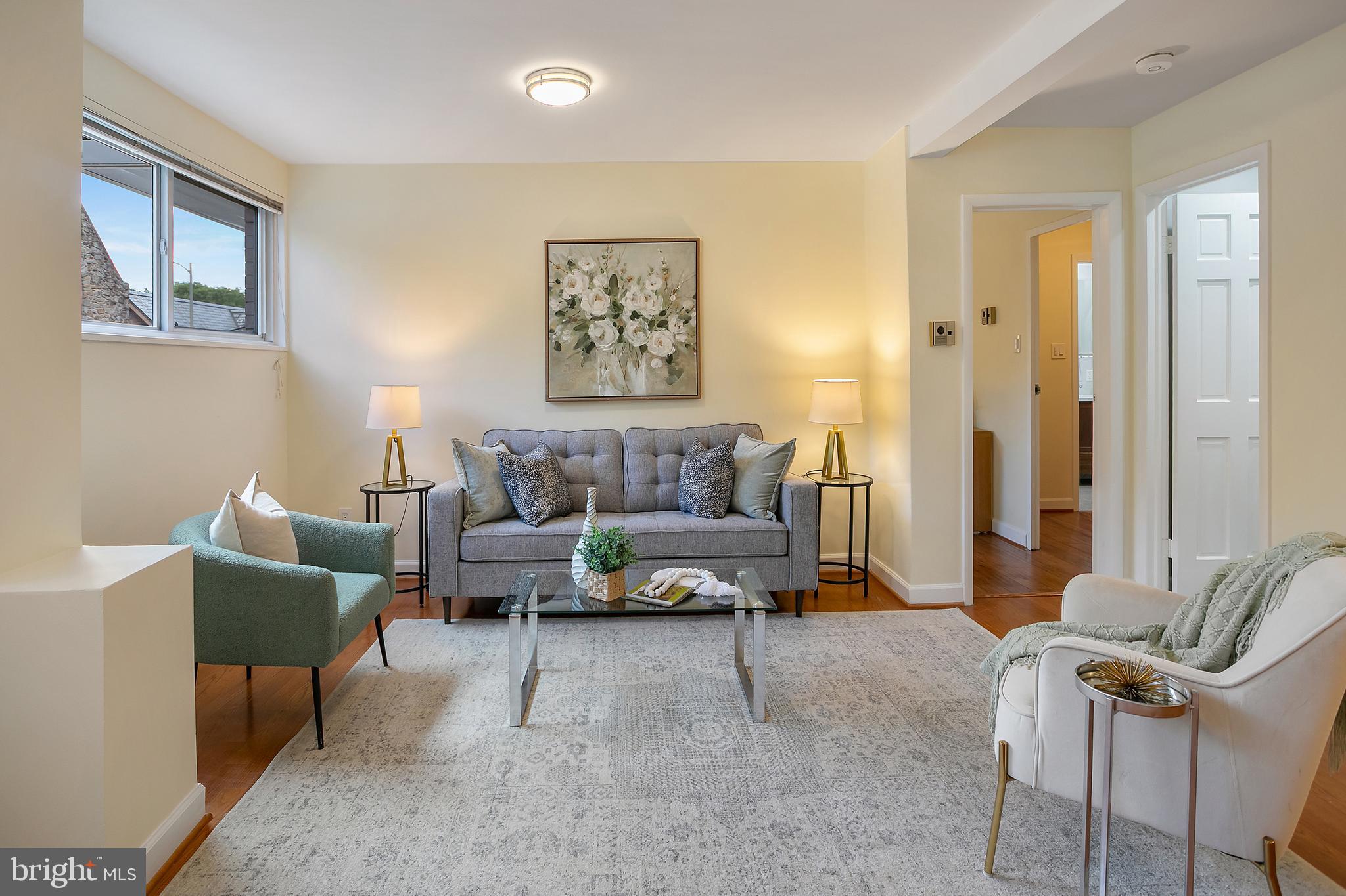 2829 Connecticut Avenue Northwest, Unit 103 Washington, DC 20008 - Photo 2 of 33 Bright living room