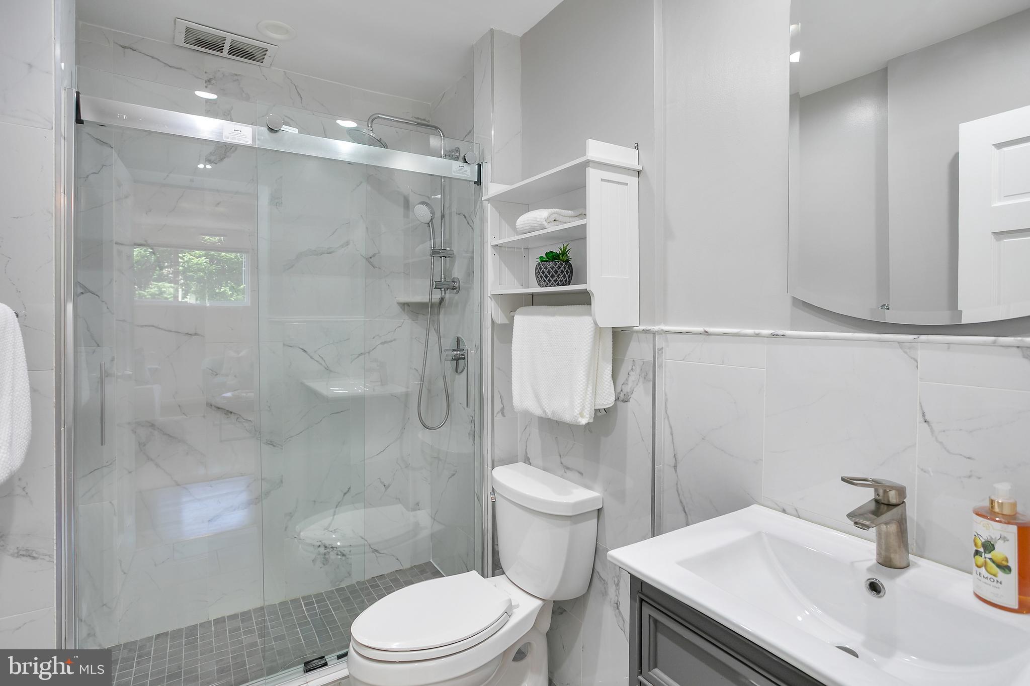 2829 Connecticut Avenue Northwest, Unit 103 Washington, DC 20008 - Photo 7 of 33 Full Bath #1