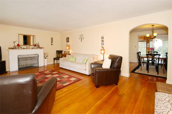 17 Crescent Road Lexington, MA 02421 - Photo 3 of 22