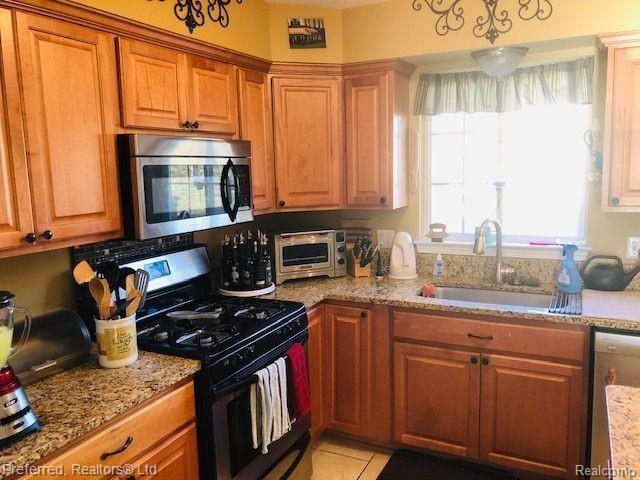 3405 Riverside Court Canton, MI 48188 - Photo 4 of 25 kitchen2.jpg