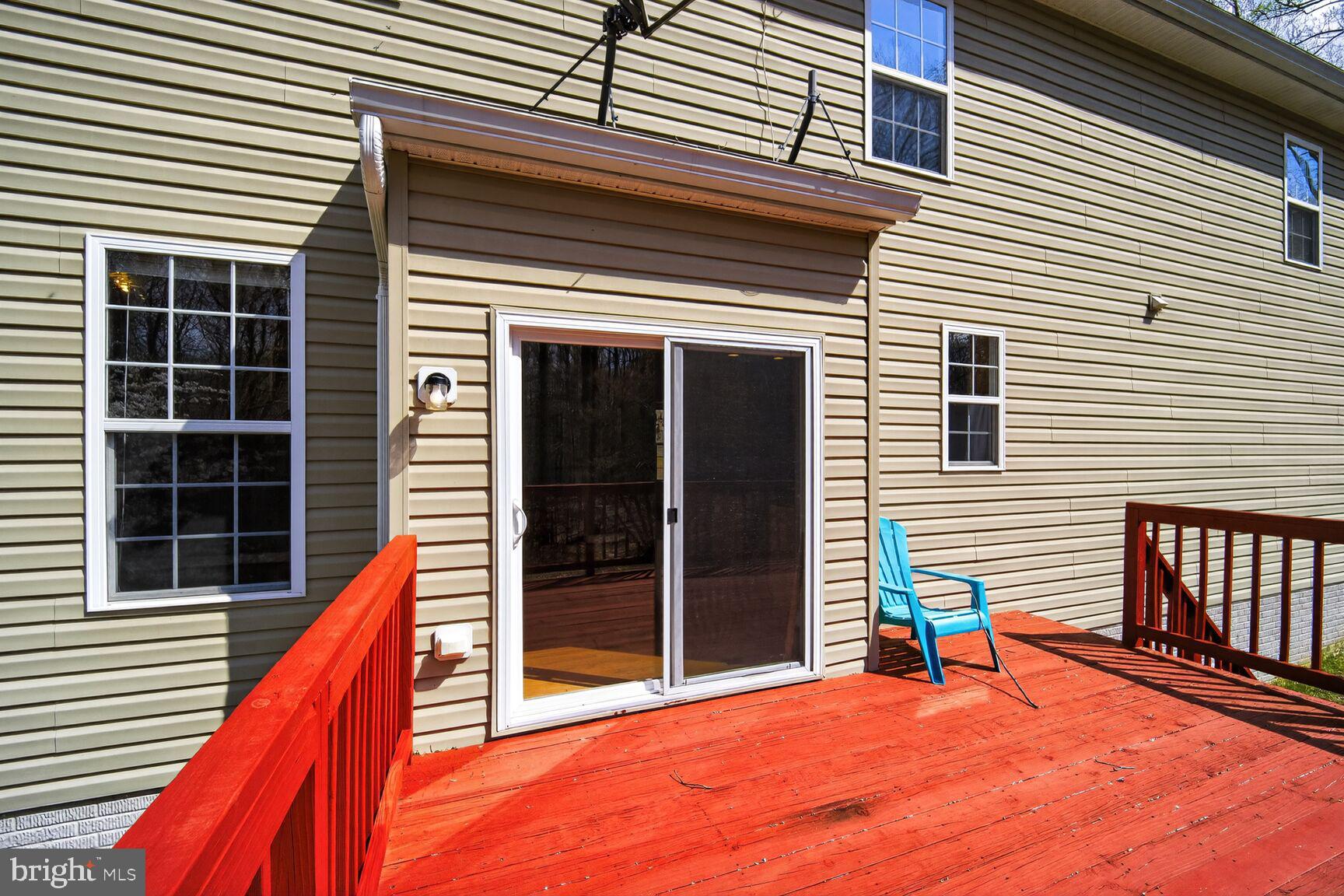 15900 Tanyard Road Upper Marlboro, MD 20772 - Photo 4 of 34 a view of backyard with a balcony and wooden floor