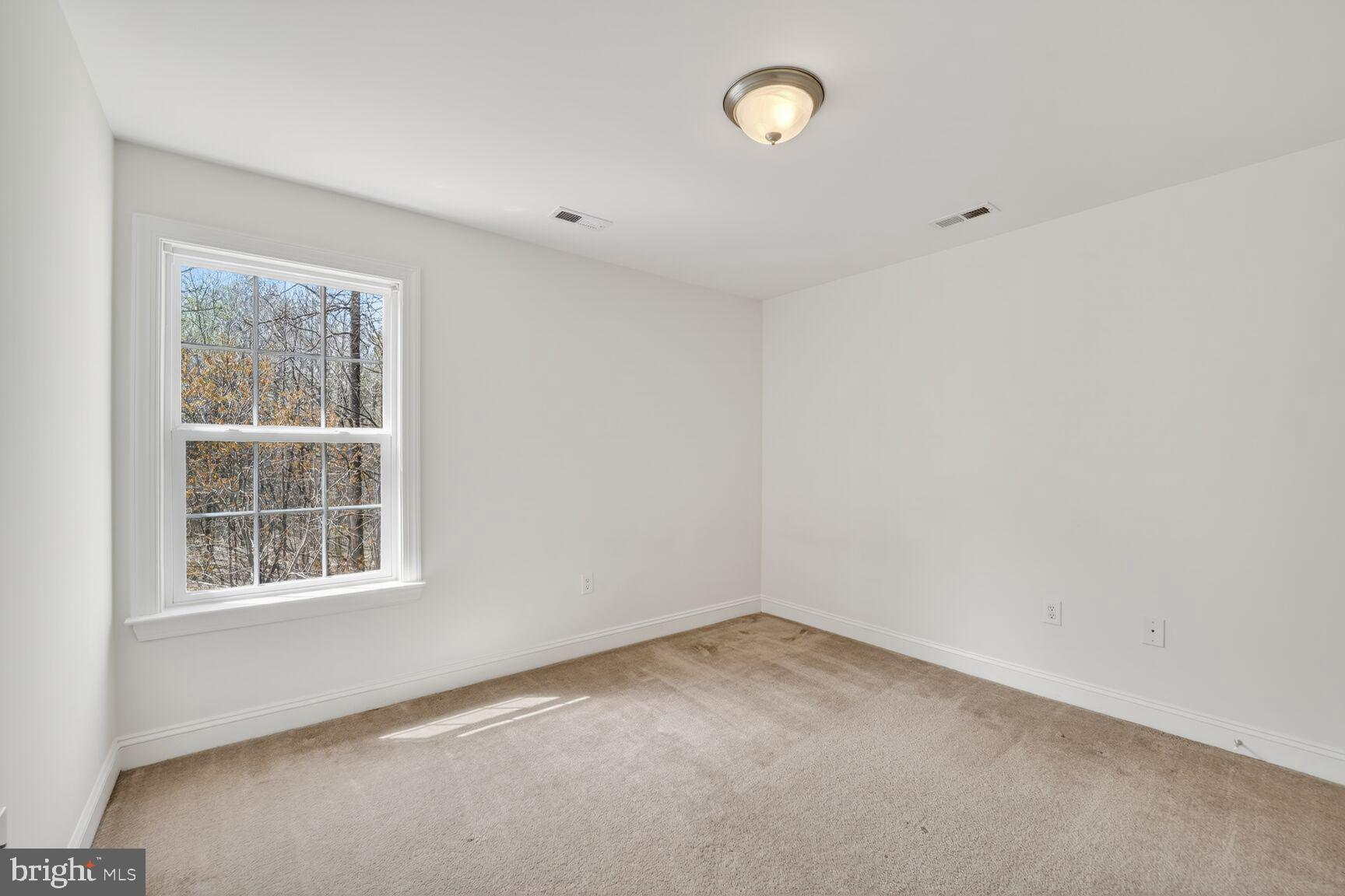 15900 Tanyard Road Upper Marlboro, MD 20772 - Photo 6 of 34 an empty room with a window