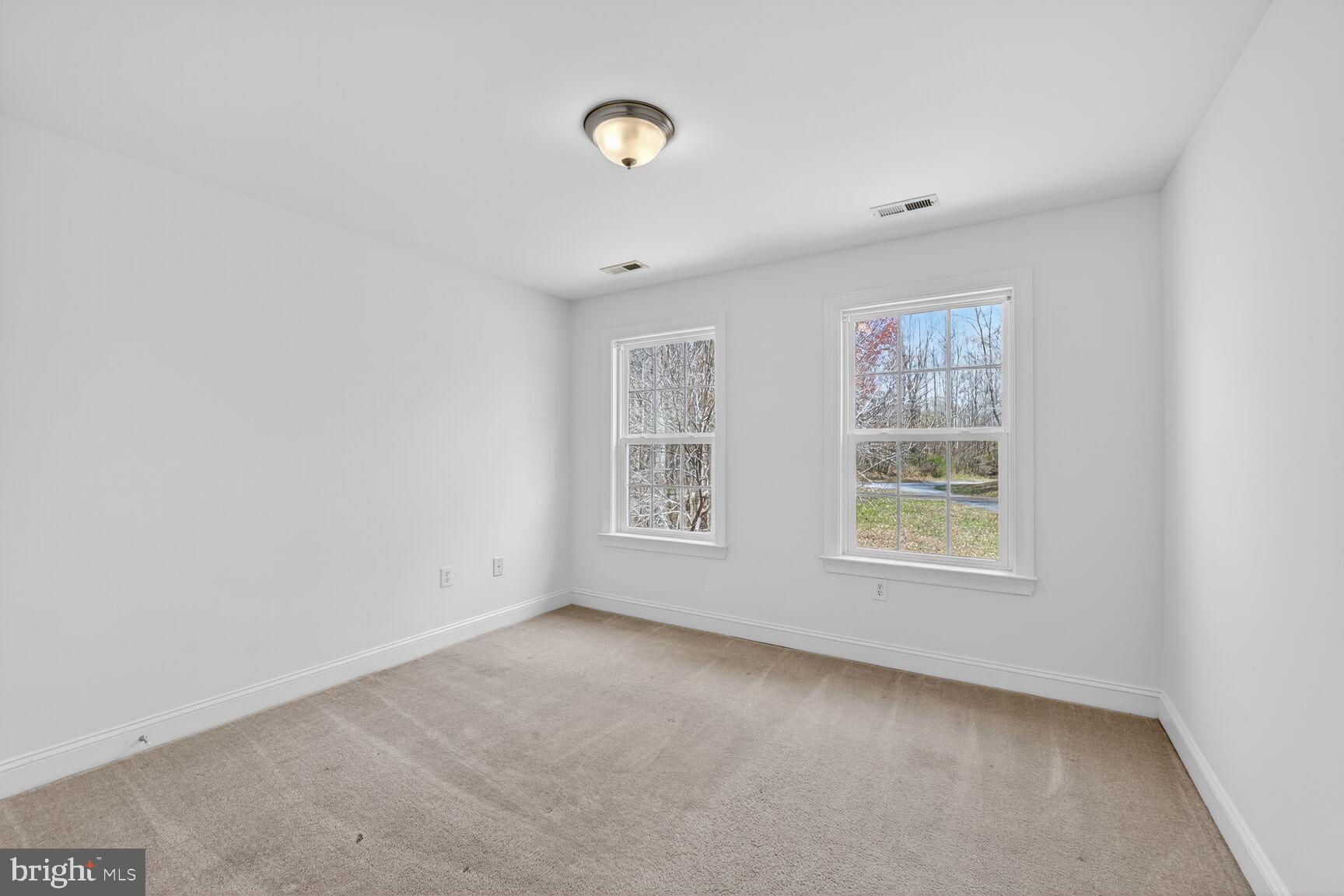 15900 Tanyard Road Upper Marlboro, MD 20772 - Photo 8 of 34 an empty room with a window