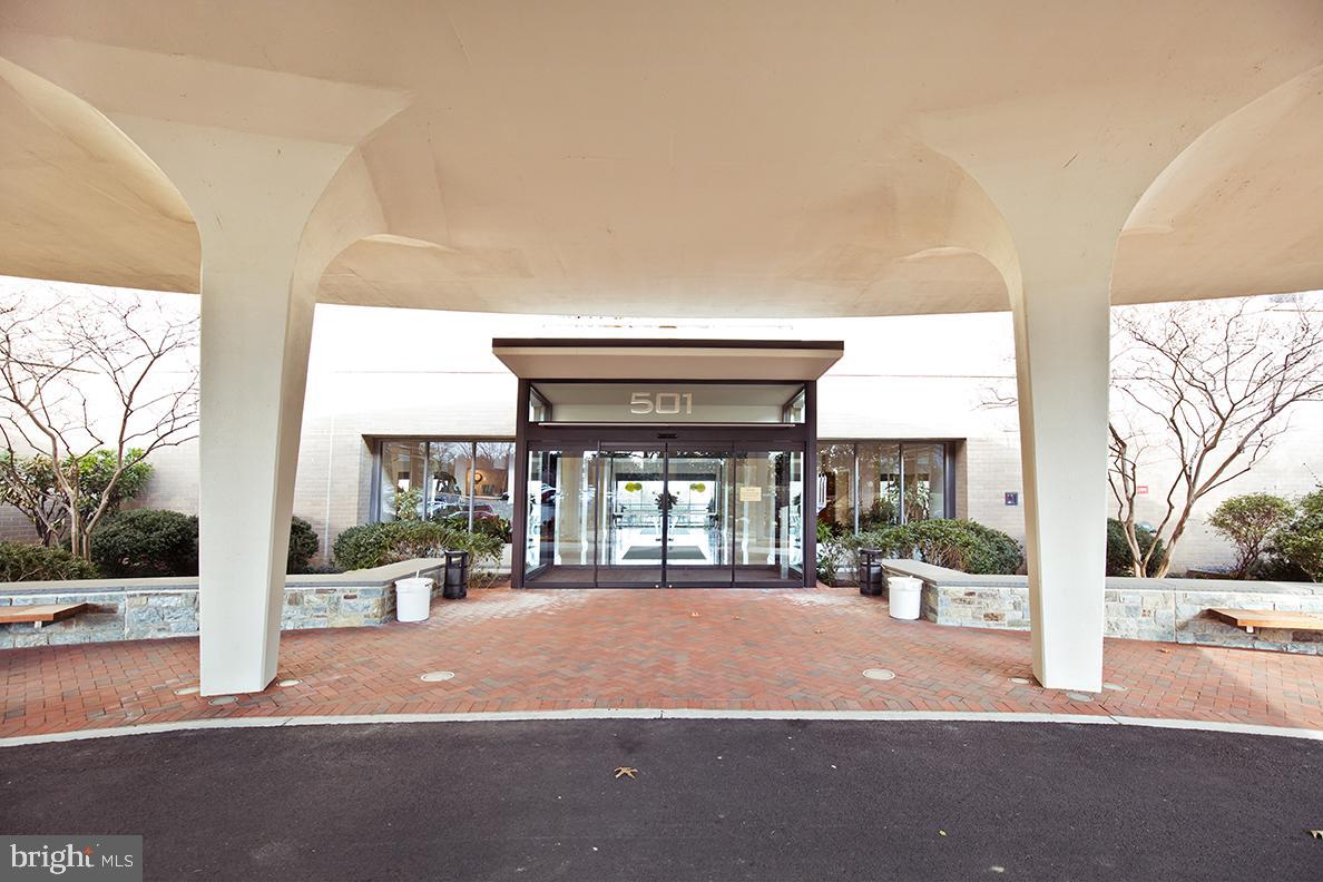 501 Slaters Lane, Unit 502 Alexandria, VA 22314 - Photo 4 of 24 Entrance to lobby